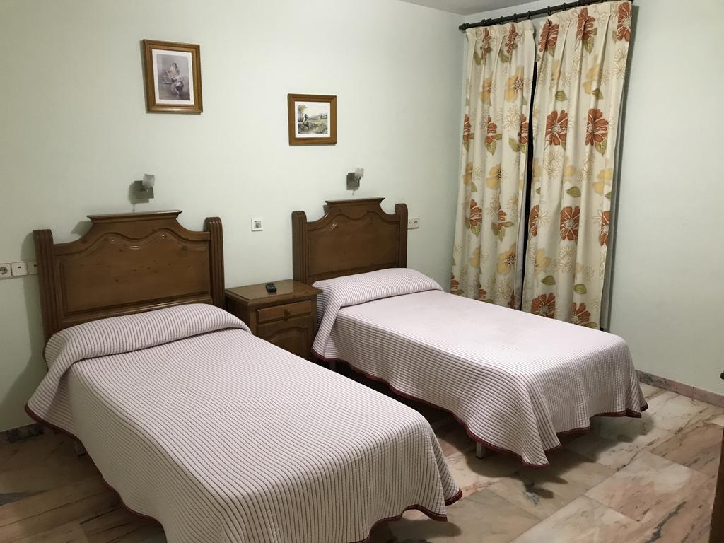 Hostal Rio De Oro Алкала ла Реал Екстериор снимка