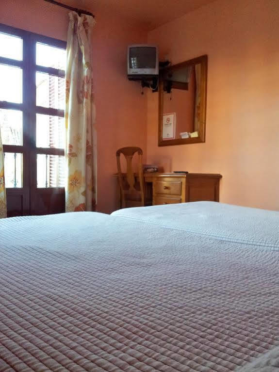 Hostal Rio De Oro Алкала ла Реал Екстериор снимка