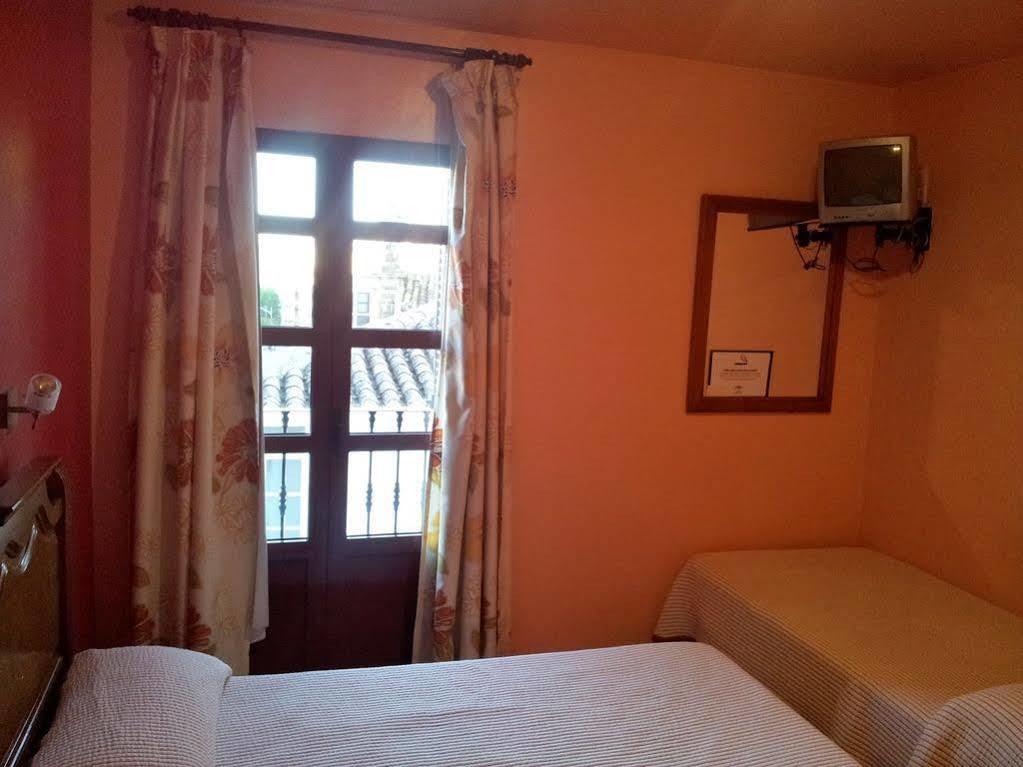 Hostal Rio De Oro Алкала ла Реал Екстериор снимка
