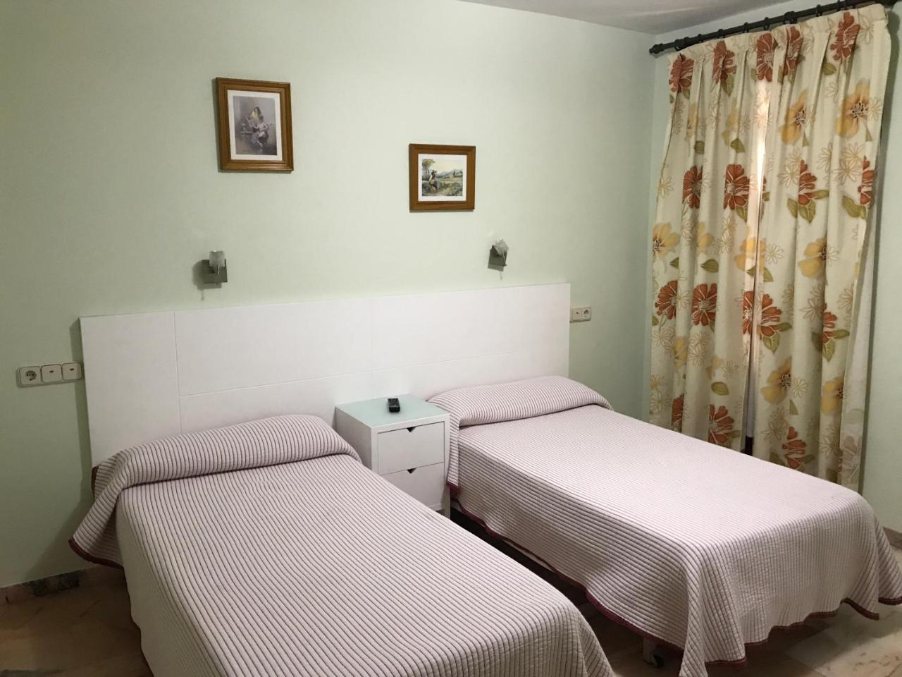 Hostal Rio De Oro Алкала ла Реал Екстериор снимка