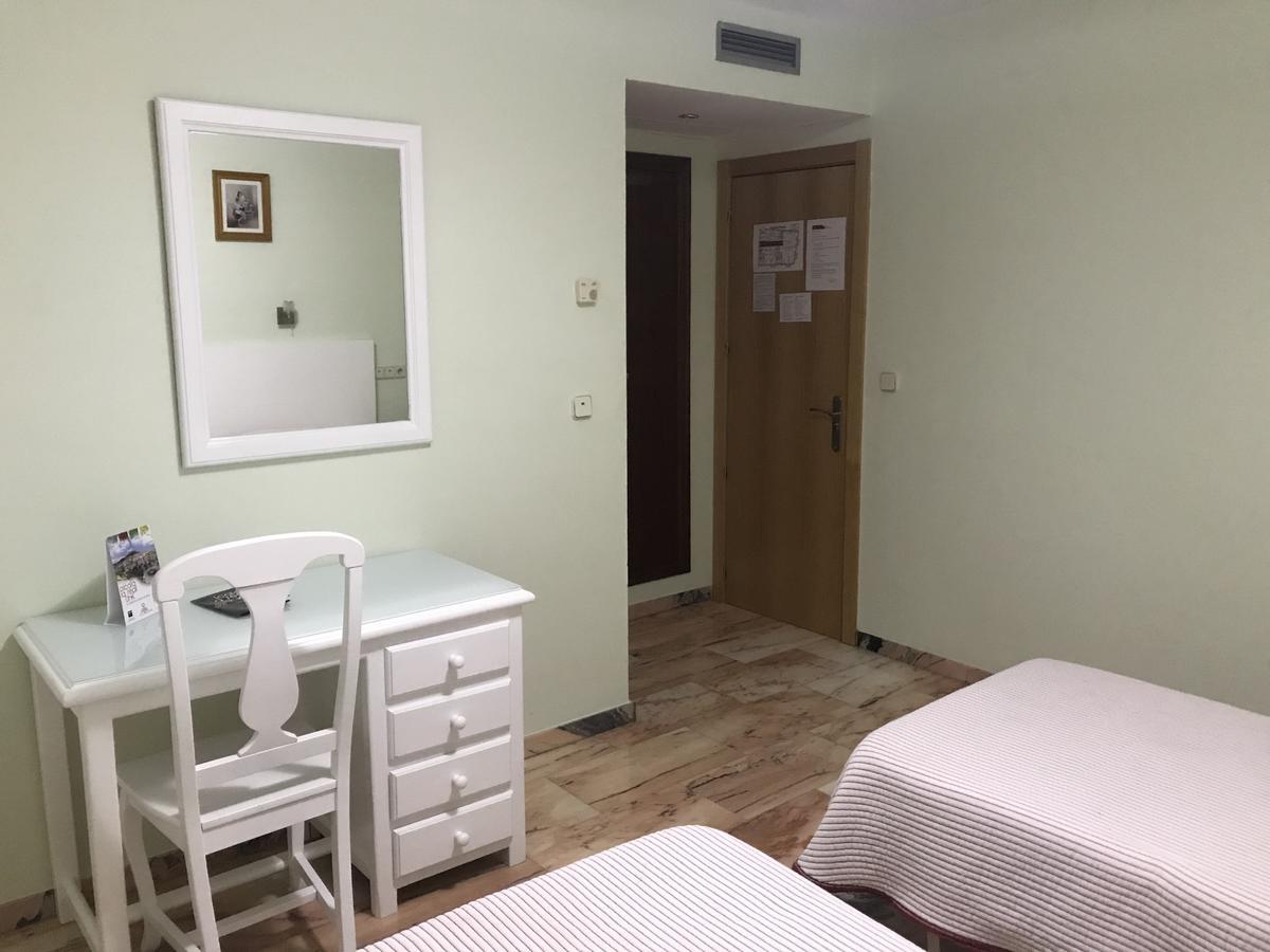 Hostal Rio De Oro Алкала ла Реал Екстериор снимка