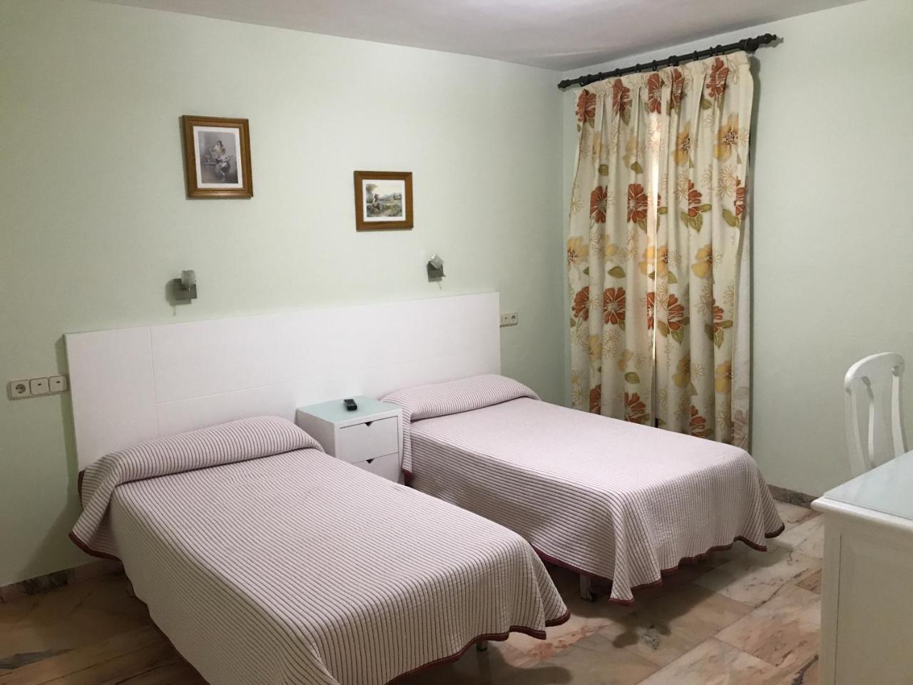 Hostal Rio De Oro Алкала ла Реал Екстериор снимка
