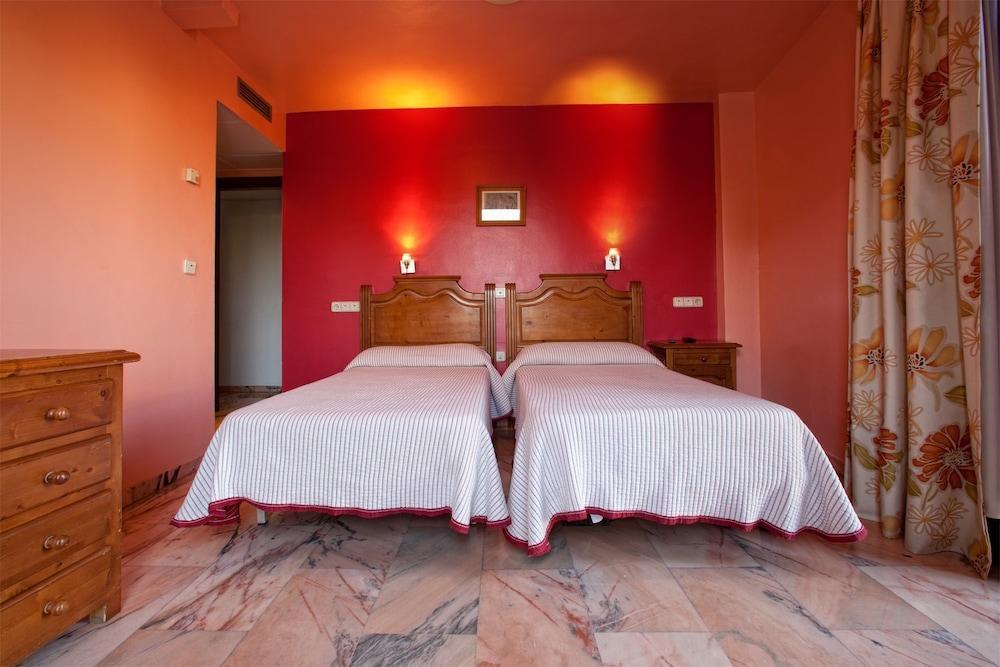Hostal Rio De Oro Алкала ла Реал Екстериор снимка